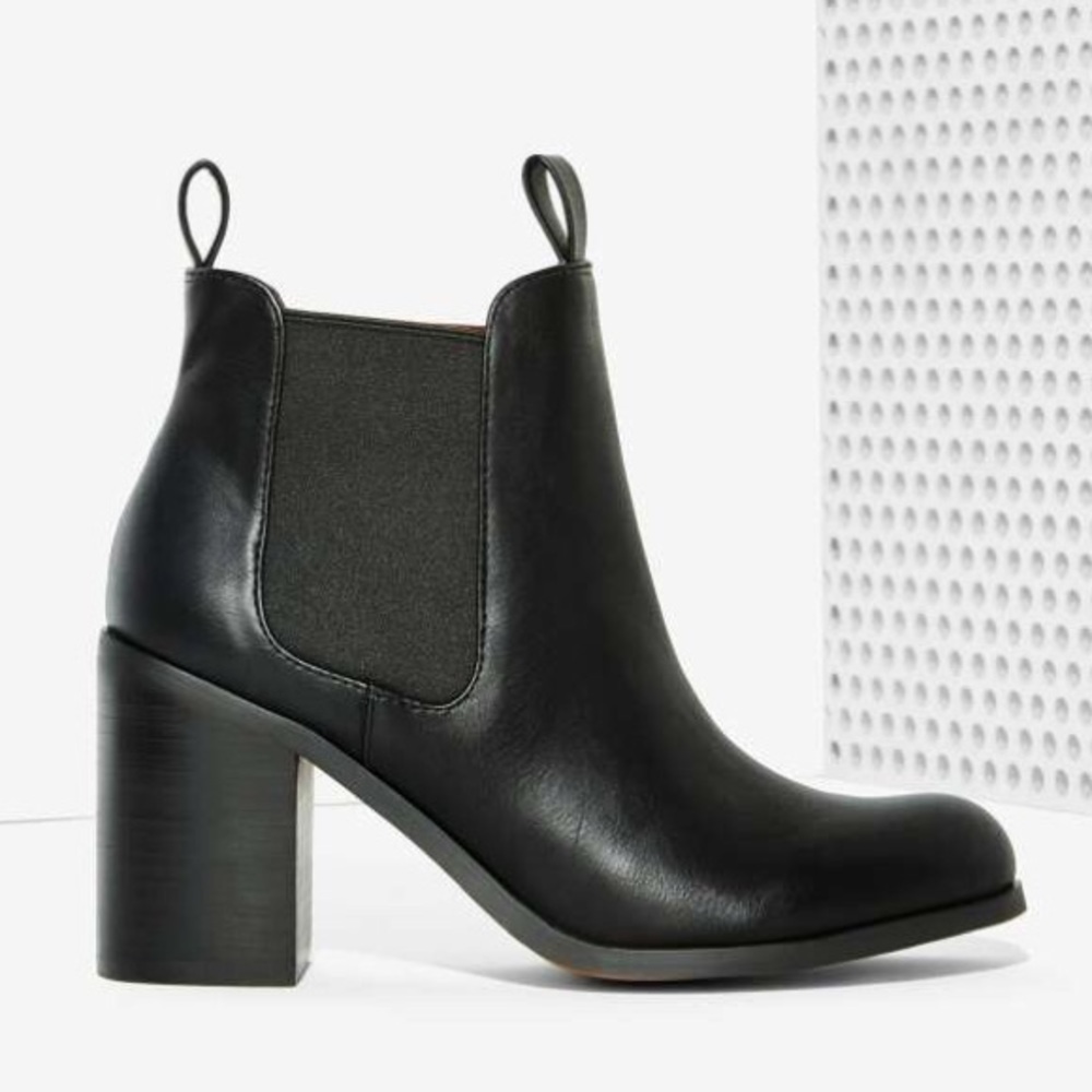 Lipstik Black Chelsea Booties